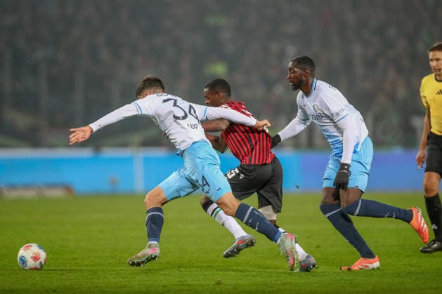 13 12 2025, xtgx, Soccer 2 Bundesliga Hannover 96 VfL Bochum emspor, v l Cajetan Lenz Bochum, 34 , Noel Aseko Hannover, 15 duel, duel, fight, tackle DFL DFB REGULATIONS PROHIBIT ANY USE OF PHOTOGRAPHS as IMAGE SEQUENCES and or QUASI VIDEO Hannover
