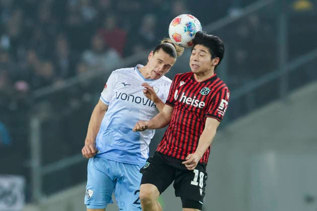 Noah Loosli VfL Bochum and Daisuke Yokota Hannover 96 battle for the ball, 2 Bundesliga, Hannover 96 v VfL Bochum, Heinz von Heiden Arena, December 13, 2025 in Hanover, Germany Photo by Marco Steinbrenner DeFodi Images Noah Loosli VfL Bochum and Daisuke Yokota Hannover 96 battle for the ball, 2 Bundesliga, Hannover 96 v VfL Bochum, Heinz von Heiden Arena, December 13, 2025 in Hanover, Germany Photo by Marco Steinbrenner DeFodi Images