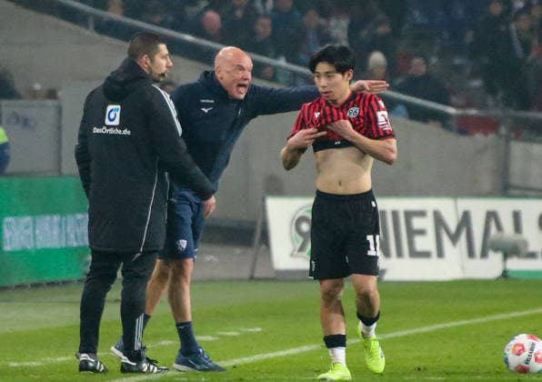 Germany Soccer 2 Bundesliga 2025 26, 16 Matchday Hannover 96 vs VfL Bochum Heinz von Heiden Arena Stadion Hannover Uwe Rösler Coach VfL Bochum Hannover Copyright: xAymanxAlahmedx