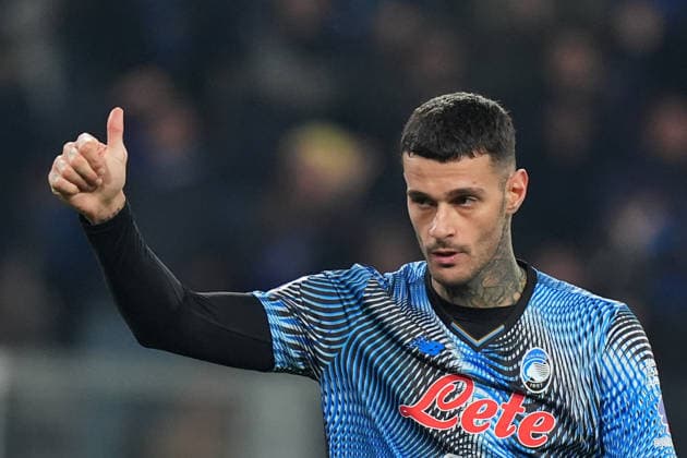 Atalanta™s Gianluca Scamacca celebrates after scoring 2-1 during the Serie A soccer match between Atalanta and Cagliari at the New Balance Stadium in Bergamo , north Italy - Saturday , December 13 , 2025. - Soccer .  Copyright: xSpada LaPressex