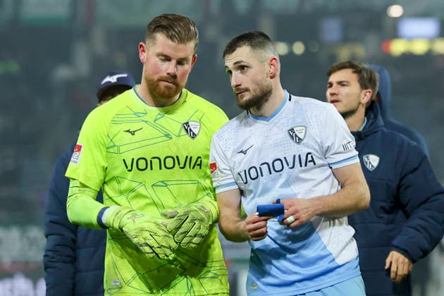 Goalkeeper Timo Horn VfL Bochum and Matus Bero VfL Bochum look disappointed, 2 Bundesliga, Hannover 96 v VfL Bochum, Heinz von Heiden Arena on December 13, 2025 in Hanover, Germany Photo by Marco Steinbrenner DeFodi Images Goalkeeper Timo Horn VfL Bochum and Matus Bero VfL Bochum look disappointed, 2 Bundesliga, Hannover 96 v VfL Bochum, Heinz von Heiden Arena, December 13, 2025 in Hanover, Germany Photo by Marco Steinbrenner DeFodi Images