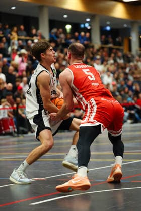 Jannik Westermeir 15, BG Hessing Leitershofen and Niklas Pons 5, TV Langen at the match between BG Hessing Leitershofen v TV Langen, Basketball, Men, BARMER 2 Bundesliga ProB Süd, 2025 2026, Matchday 13 on 13 12 2025 in Augsburg, Mehrzweckhalle Stadtbergen Bayern Germany