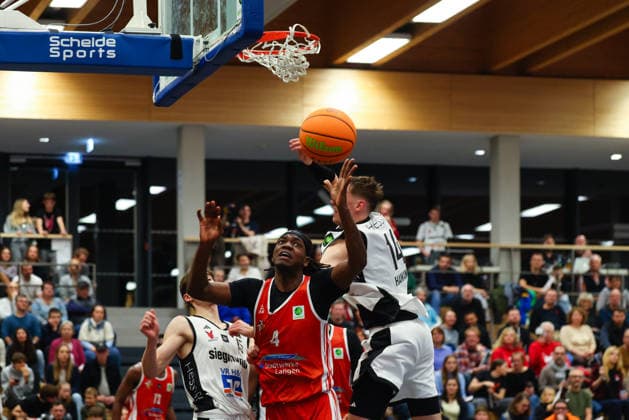 Jacob Kumal Washington 4, TV Langen at the match between BG Hessing Leitershofen v TV Langen, Basketball, Men, BARMER 2 Bundesliga ProB Süd, 2025 2026, 13 Matchday on 13 12 2025 in Augsburg, Mehrzweckhalle Stadtbergen Bayern Germany