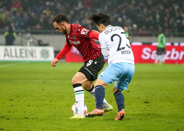 Germany Soccer 2 Bundesliga 2025 26, 16 Matchday Hannover 96 vs VfL Bochum Heinz von Heiden Arena Stadion Hannover Virgil GhiÅ£Äƒ Virgil Ghita Hannover 96, 5 Koji Miyoshi VfL Bochum, 23 Hannover Copyright: xAymanxAlahmedx