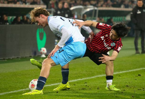 Germany Soccer 2 Bundesliga 2025 26, 16 Matchday Hannover 96 vs VfL Bochum Heinz von Heiden Arena Stadion Hannover Mats Pannewig VfL Bochum, 24 Daisuke Yokota Hannover 96, 18 Hannover Copyright: xAymanxAlahmedx