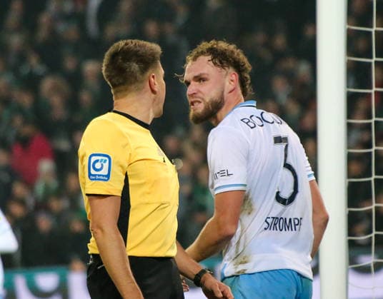 Germany Soccer 2 Bundesliga 2025 26, 16 Matchday Hannover 96 vs VfL Bochum Heinz von Heiden Arena Stadion Hannover Referee Tobias Welz Philipp Strompf VfL Bochum, 3 Hannover Copyright: xAymanxAlahmedx