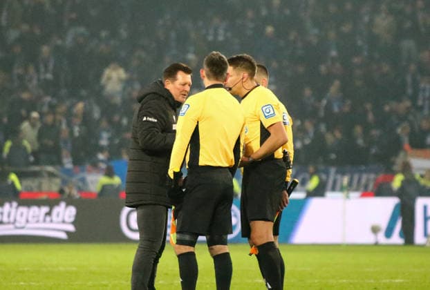 Germany Soccer 2 Bundesliga 2025 26, 16 Matchday Hannover 96 vs VfL Bochum Heinz von Heiden Arena Stadion Hannover Referee Tobias Welz Christian Titz Coach, Hannover 96 Hannover Copyright: xAymanxAlahmedx