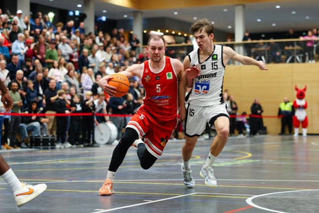 Niklas Pons 5, TV Langen and Jannik Westermeir 15, BG Hessing Leitershofen at the match between BG Hessing Leitershofen v TV Langen, Basketball, Men, BARMER 2 Bundesliga ProB Süd, 2025 2026, Matchday 13 on 13 12 2025 in Augsburg, Mehrzweckhalle Stadtbergen Bayern Germany