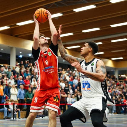 Henk Droste 9, TV Langen and Ferenc Gille 11, BG Hessing Leitershofen at the match between BG Hessing Leitershofen v TV Langen, Basketball, Men, BARMER 2 Bundesliga ProB Süd, 2025 2026, Matchday 13 on 13 12 2025 in Augsburg, Mehrzweckhalle Stadtbergen Bayern Germany