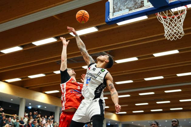Henk Droste 9, TV Langen and Ferenc Gille 11, BG Hessing Leitershofen at the match between BG Hessing Leitershofen v TV Langen, Basketball, Men, BARMER 2 Bundesliga ProB Süd, 2025 2026, Matchday 13 on 13 12 2025 in Augsburg, Mehrzweckhalle Stadtbergen Bayern Germany