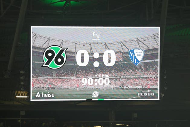 13 12 2025, xtgx, Fußball 2 Bundesliga Hannover 96 VfL Bochum emspor, v l symbol photo, symbol image, symbol, scoreboard, final score DFL DFB REGULATIONS PROHIBIT ANY USE OF PHOTOGRAPHS as IMAGE SEQUENCES and or QUASI VIDEO Hannover