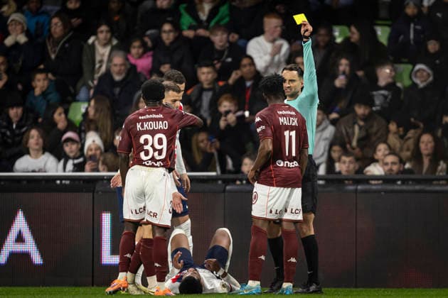 FOOTBALL: Ligue 1 FC Metz vs Paris Saint Germanin (PSG) - 13 12 2025 Stade Saint-Symphorien. Metz - France Carton jaune Malick Mbaye  Copyright: xelyxandroxcegarrax