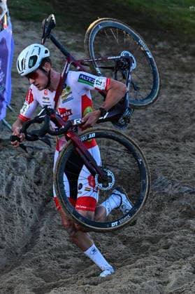 Men SUYS Leiecross Kortrijk Belgian rider Yorben Lauryssen (Pauwels Sauzen-Altez Industriebouw CT) participates in the men s elite race of the SUYS Leiecross Kortrijk, stage 4 of 7 of the Exact Cross competition, in Kortrijk, Belgium, on December 13, 2025. Kortrijk Belgium  Copyright: xGautierxDemouveauxx originalFilename:demouveaux-notitle251213_npAzC.jpg