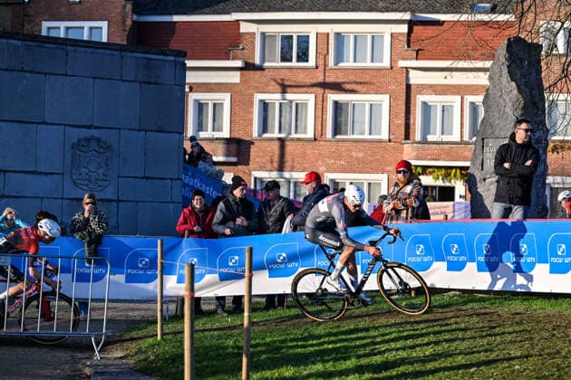 Men SUYS Leiecross Kortrijk Italian rider Stefano Viezzi from the Alpecin-Deceuninck Development team participates in the men s elite race of the SUYS Leiecross Kortrijk, stage 4 of 7 of the Exact Cross competition, in Kortrijk, Belgium, on December 13, 2025. Kortrijk Belgium  Copyright: xGautierxDemouveauxx originalFilename:demouveaux-notitle251213_npcrC.jpg