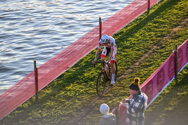 Men SUYS Leiecross Kortrijk Belgian rider Yorben Lauryssen (Pauwels Sauzen-Altez Industriebouw CT) participates in the men s elite race of the SUYS Leiecross Kortrijk, stage 4 of 7 of the Exact Cross competition, in Kortrijk, Belgium, on December 13, 2025. Kortrijk Belgium  Copyright: xGautierxDemouveauxx originalFilename:demouveaux-notitle251213_npzwH.jpg