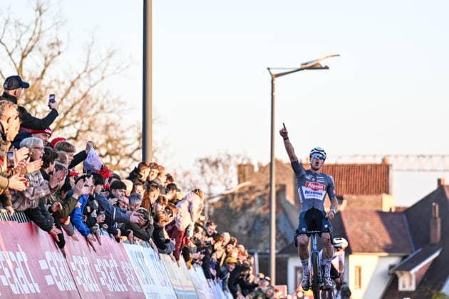 Men SUYS Leiecross Kortrijk Niels Vandeputte from Belgium, part of the Alpecin-Deceuninck development team, crosses the finish line to win the men s elite race of the SUYS Leiecross Kortrijk, stage 4 of 7 in the Exact Cross competition, in Kortrijk, Belgium, on December 13, 2025. Kortrijk Belgium  Copyright: xGautierxDemouveauxx originalFilename:demouveaux-notitle251213_npn2M.jpg