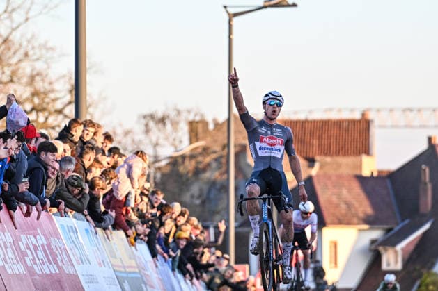 Men SUYS Leiecross Kortrijk Niels Vandeputte from Belgium, part of the Alpecin-Deceuninck development team, crosses the finish line to win the men s elite race of the SUYS Leiecross Kortrijk, stage 4 of 7 in the Exact Cross competition, in Kortrijk, Belgium, on December 13, 2025. Kortrijk Belgium  Copyright: xGautierxDemouveauxx originalFilename:demouveaux-notitle251213_np2Lj.jpg