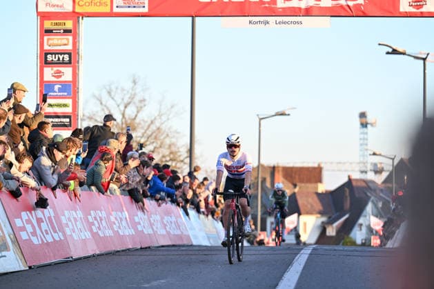 Men SUYS Leiecross Kortrijk British national champion Cameron Mason (Seven Racing) crosses the finish line in second place in the men s elite race of the SUYS Leiecross Kortrijk, stage 4 of 7 in the Exact Cross competition, in Kortrijk, Belgium, on December 13, 2025. Kortrijk Belgium  Copyright: xGautierxDemouveauxx originalFilename:demouveaux-notitle251213_npRrJ.jpg
