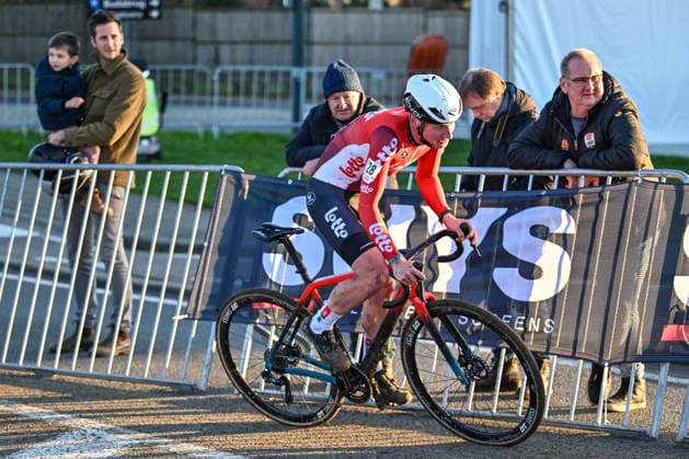 Men SUYS Leiecross Kortrijk Belgian rider Arne Baers from the Lotto dev team participates in the men s elite race of the SUYS Leiecross Kortrijk, stage 4 of 7 of the Exact Cross competition, in Kortrijk, Belgium, on December 13, 2025. Kortrijk Belgium  Copyright: xGautierxDemouveauxx originalFilename:demouveaux-notitle251213_npZde.jpg