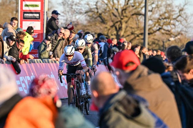 Men SUYS Leiecross Kortrijk British national champion Cameron Mason (Seven Racing Team), Ryan Kamp (Netherlands - Alpecin-Deceuninck Development Team), and Niels Vandeputte (Alpecin-Deceuninck Development Team) participate in the men s elite race of the SUYS Leiecross Kortrijk, stage 4 of 7 of the Exact Cross competition, in Kortrijk, Belgium, on December 13, 2025. Kortrijk Belgium  Copyright: xGautierxDemouveauxx originalFilename:demouveaux-notitle251213_npzWc.jpg