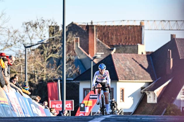 Women SUYS Leiecross Kortrijk Dutch rider Inge van der Heijden, European champion from the team Creland-Corendon, crosses the finish line to win the women s elite race of the SUYS Leiecross Kortrijk, stage 4 7 in the Exact Cross competition, in Kortrijk, Belgium, on December 13, 2025. Kortrijk Belgium  Copyright: xGautierxDemouveauxx originalFilename:demouveaux-notitle251213_npHFP.jpg