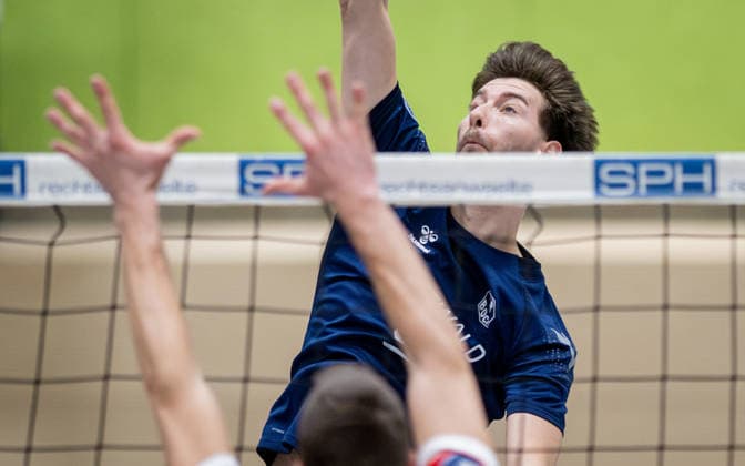 Volleyball, Season 2025 2026, 2 Bundesliga Bord, 13 12 2025, 11 Matchday, Men, TuB Bocholt blue vs MLK Volleys Koeln red v l Andreas Tins MLK Volleys Koeln , Ben Stoverink TuB Bocholt , Bocholt Sporthalle West Nordrhein Westfalen Germany 251213_vb_tub-bocholt_mlk-volleys-koeln_47848