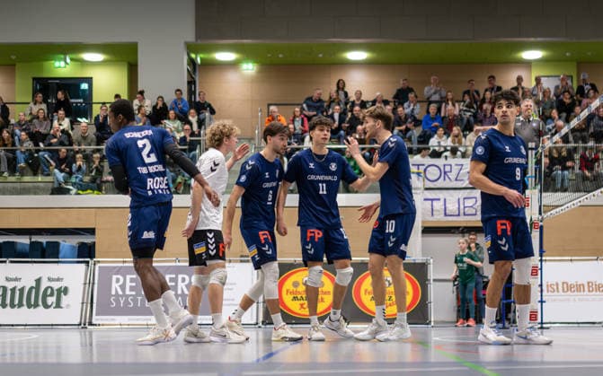 Volleyball, Season 2025 2026, 2 Bundesliga Bord, 13 12 2025, 11 Matchday, Men, TuB Bocholt blue vs MLK Volleys Koeln red v l Rudy Schneider TuB Bocholt , Tom Luca Schluse Libero TuB Bocholt , Ben Stoverink TuB Bocholt , Joke Johannig TuB Bocholt , Tom Doerpinghaus TuB Bocholt , Lukas Salimi TuB Bocholt , Bocholt Sporthalle West Nordrhein Westfalen Germany 251213_vb_tub-bocholt_mlk-volleys-koeln_47867