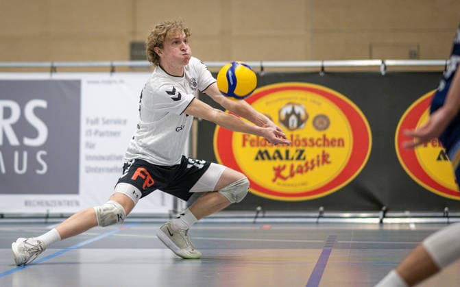 Volleyball, Season 2025 2026, 2 Bundesliga Bord, 13 12 2025, 11 Matchday, Men, TuB Bocholt blue vs MLK Volleys Koeln red Tom Luca Schluse Libero TuB Bocholt , Bocholt Sporthalle West Nordrhein Westfalen Germany 251213_vb_tub-bocholt_mlk-volleys-koeln_47883
