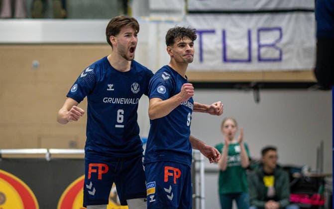 Volleyball, Season 2025 2026, 2 Bundesliga Bord, 13 12 2025, 11 Matchday, Men, TuB Bocholt blue vs MLK Volleys Koeln red v l Ben Stoverink TuB Bocholt , Lukas Salimi TuB Bocholt , Bocholt Sporthalle West Nordrhein Westfalen Germany 251213_vb_tub-bocholt_mlk-volleys-koeln_47884