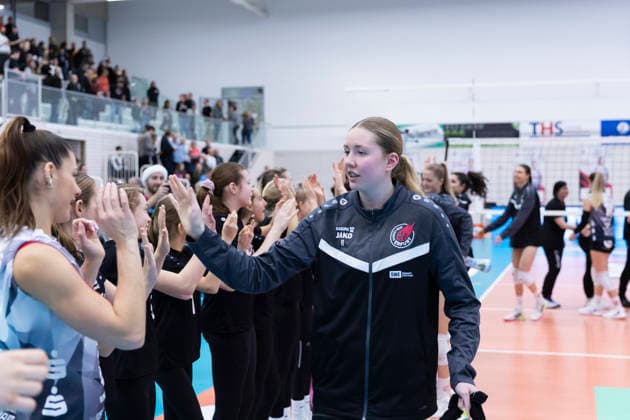 1 Volleyball Bundesliga Women Schwarz Weiss Erfurt vs Skurios Volleys Borken Erfurt 13 12 2025 Lea Feistritzer 8 Schwarz Weiss Erfurt 1 Volleyball Bundesliga Women Schwarz Weiss Erfurt vs Skurios Volleys Borken Riethsporthalle Erfurt 13 12 2025 Copyright: xBEAUTIFULxSPORTS Duehringx