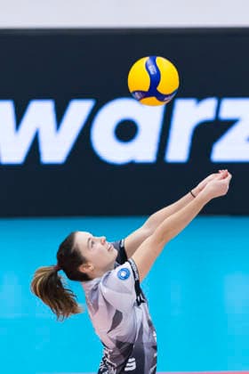 1 Volleyball Bundesliga Women Schwarz Weiss Erfurt vs Skurios Volleys Borken Erfurt 13 12 2025 Emilie Respaut 5 Schwarz Weiss Erfurt 1 Volleyball Bundesliga Women Schwarz Weiss Erfurt vs Skurios Volleys Borken Riethsporthalle Erfurt 13 12 2025 Copyright: xBEAUTIFULxSPORTS Duehringx