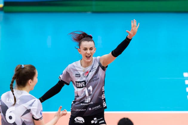1 Volleyball Bundesliga Women Schwarz Weiss Erfurt vs Skurios Volleys Borken Erfurt 13 12 2025 Isabel Kova i 11 Schwarz Weiss Erfurt 1 Volleyball Bundesliga Women Schwarz Weiss Erfurt vs Skurios Volleys Borken Riethsporthalle Erfurt 13 12 2025 Copyright: xBEAUTIFULxSPORTS Duehringx