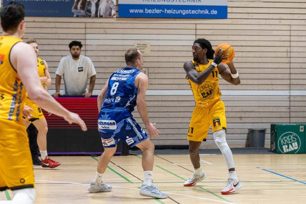 Devin Lawrence Schmidt Phoenix Hagen, 08 Tyrel Maurice Morgan Bozic Estriche Knights Kirchheim, 11 GER, Bozic Estriche Knights Kirchheim vs Phoenix Hagen, BARMER 2 Basketball Bundesliga, Matchday 12, Season 2025 2026, 13 12 2025 GER, Bozic Estriche Knights Kirchheim vs Phoenix Hagen, BARMER 2 Basketball Bundesliga, Matchday 12, Season 2025 2026, 13 12 2025 Kirchheim an der Teck Copyright: xEibner-Pressefoto NinaxSanderx EP_NSR