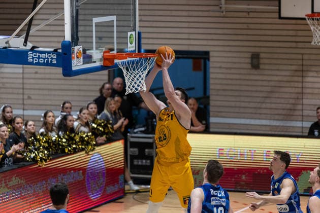 Nicolas Bretzel Bozic Estriche Knights Kirchheim, 21 GER, Bozic Estriche Knights Kirchheim vs Phoenix Hagen, BARMER 2 Basketball Bundesliga, Matchday 12, Season 2025 2026, 13 12 2025 GER, Bozic Estriche Knights Kirchheim vs Phoenix Hagen, BARMER 2 Basketball Bundesliga, Matchday 12, Season 2025 2026, 13 12 2025 Kirchheim an der Teck Copyright: xEibner-Pressefoto NinaxSanderx EP_NSR