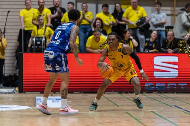 Marcus Henri Graves Phoenix Hagen, 00 Phillip Montreal Russell Bozic Estriche Knights Kirchheim, 01 GER, Bozic Estriche Knights Kirchheim vs Phoenix Hagen, BARMER 2 Basketball Bundesliga, Matchday 12, Season 2025 2026, 13 12 2025 GER, Bozic Estriche Knights Kirchheim vs Phoenix Hagen, BARMER 2 Basketball Bundesliga, Matchday 12, Season 2025 2026, 13 12 2025 Kirchheim an der Teck Copyright: xEibner-Pressefoto NinaxSanderx EP_NSR