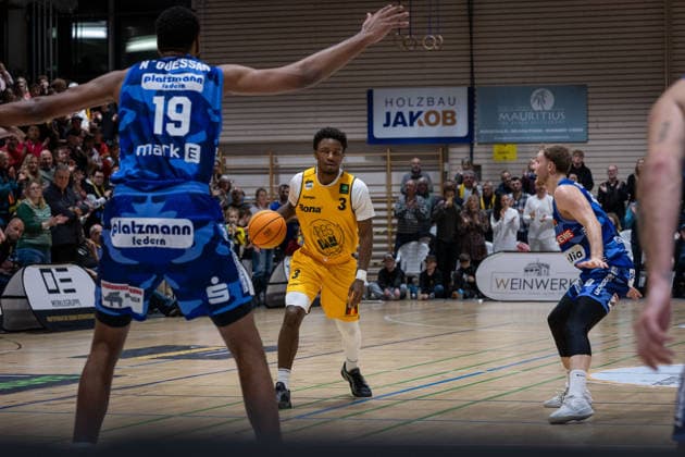 Marinus Lucas N Guessan Phoenix Hagen, 19 Charles Tyorne Harris Jr Bozic Estriche Knights Kirchheim, 03 GER, Bozic Estriche Knights Kirchheim vs Phoenix Hagen, BARMER 2 Basketball Bundesliga, 12 Matchday, Season 2025 2026, 13 12 2025 GER, Bozic Estriche Knights Kirchheim vs Phoenix Hagen, BARMER 2 Basketball Bundesliga, 12 Matchday, Season 2025 2026, 13 12 2025 Kirchheim an der Teck Copyright: xEibner-Pressefoto NinaxSanderx EP_NSR