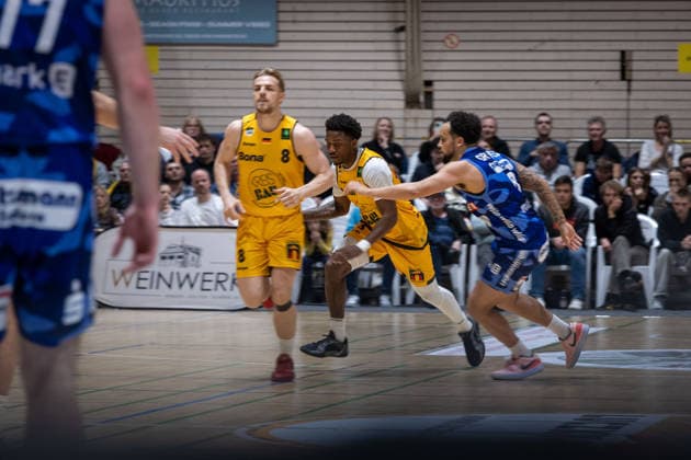 Lucas Mayer Bozic Estriche Knights Kirchheim, 08 Charles Tyorne Harris Jr Bozic Estriche Knights Kirchheim, 03 Devin Lawrence Schmidt Phoenix Hagen, 08 GER, Bozic Estriche Knights Kirchheim vs Phoenix Hagen, BARMER 2 Basketball Bundesliga, 12 Matchday, Season 2025 2026, 13 12 2025 GER, Bozic Estriche Knights Kirchheim vs Phoenix Hagen, BARMER 2 Basketball Bundesliga, 12 Matchday, Season 2025 2026, 13 12 2025 Kirchheim an der Teck Copyright: xEibner-Pressefoto NinaxSanderx EP_NSR