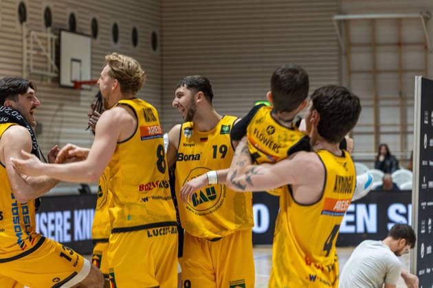 The Bozic Estriche Knights Kirchheim celebrate their victory GER, Bozic Estriche Knights Kirchheim vs Phoenix Hagen, BARMER 2 Basketball Bundesliga, Matchday 12, Season 2025 2026, 13 12 2025 GER, Bozic Estriche Knights Kirchheim vs Phoenix Hagen, BARMER 2 Basketball Bundesliga, Matchday 12, Season 2025 2026, 13 12 2025 Kirchheim an der Teck Copyright: xEibner-Pressefoto NinaxSanderx EP_NSR