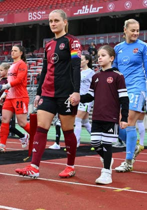 13 12 2025 Soccer season 2025 2026 1 Google Pixel Women Bundesliga 13 Matchday 1 FC Nürnberg FCN Club Clubfrauen VfL Wolfsburg Sportfoto Zink xwoxzix Luisa Guttenberger 4, 1 FC Nürnberg FCN runs in