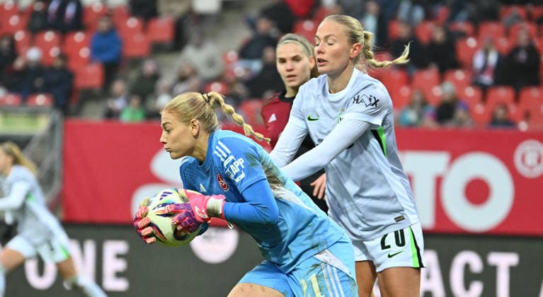 13 12 2025 Soccer season 2025 2026 1 Google Pixel Women Bundesliga 13 Matchday 1 FC Nürnberg FCN Club Clubfrauen VfL Wolfsburg Sportfoto Zink xwoxzix Larissa Rusek 21, 1 FC Nürnberg FCN Gura Bergsvand 20, VfL Wolfsburg
