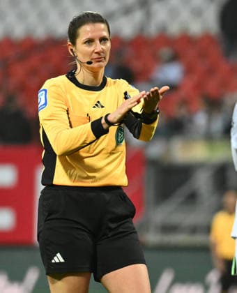 13 12 2025 Soccer season 2025 2026 1 Google Pixel Women Bundesliga 13 Matchday 1 FC Nürnberg FCN Club Clubfrauen VfL Wolfsburg Sportfoto Zink xwoxzix Annika Kost Referee