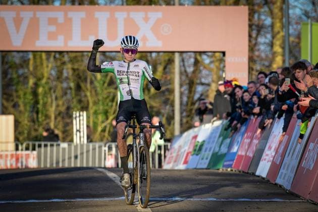 Belgian Mats Becque celebrates as he crosses the finish line to win the men s U17, U 17 race of the Cyclocross World Cup, in Namur, Sunday 14 December 2025, stage 4 (out of 12) in the World Cup of the 2026-2027 season. DAVIDxPINTENS  x148793352x