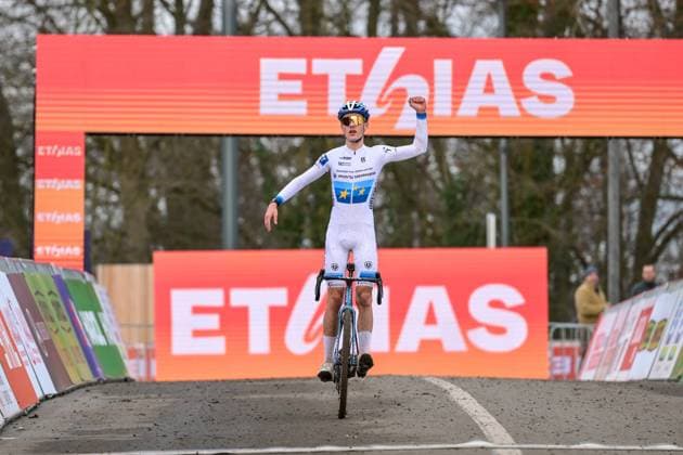 Belgian Lars Peers celebrates as he crosses the finish line to win the men s U17, U 17 race of the Cyclocross World Cup, in Namur, Sunday 14 December 2025, stage 4 (out of 12) in the World Cup of the 2026-2027 season. DAVIDxPINTENS  x148793359x