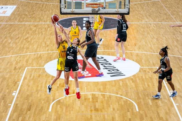 Basketball Berlin 13 12 2025 Season 2025 2026 DBBL 1 Bundesliga Alba Berlin TK Hannover Luchse Emily Kiser Alba, No 33 Lovisa Hjern Hannover, No 03