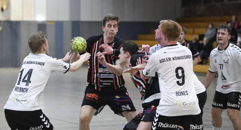Handball, MTV Rheinwacht Dinslaken DJK Adler Königshof FOR EDITORIAL PURPOSES ONLY p The Dinslaken handball player Maximilian Reede 24 2 v left in the fight In the handball Oberliga play MTV Rheinwacht Dinslaken against DJK Adler Königshof white jerseys in the Douvermannhalle, on Saturday, 13 12 2025 in Dinslaken Germany NRW Dinslaken Copyright MarkusxJoosten Copyright: MarkusxJoosten doc83op34i82hh9evbyg5o ,EDITORIAL USE ONLY Copyright: MarkusxJoosten