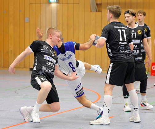 13 12 2025 Handball Men Season 2025 2026 Regionalliga TV Groß Umstadt GSV Eintracht Baunatal 31 26 Tear test left Jan Erik Kleinschmidt center David Acic 8 Umstadt right Mattis Kleine 11 Baunatal Groß Umstadt Hesse Germany