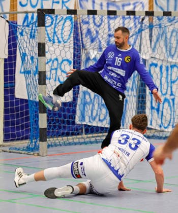 13 12 2025 Handball Men Season 2025 2026 Regionalliga TV Groß Umstadt GSV Eintracht Baunatal 31 26 left TW Cornel Vasile Medrea 16 Baunatal bottom Niklas Müller 33 Umstadt Groß Umstadt Hesse Germany