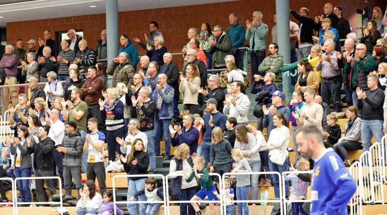 13 12 2025 Handball Men Season 2025 2026 Regionalliga TV Groß Umstadt GSV Eintracht Baunatal 31 26 Cheers Joy Emotion Home victory Spectators Grandstand Umstadt Groß Umstadt Hesse Germany