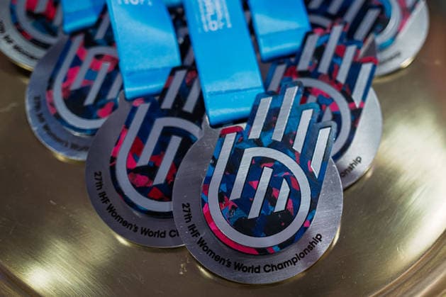 Handball, Womens World Championship, semi-final France Germany silver medal 27th IHF Women™s World Championship, medal Rotterdam Ahoy Netherlands