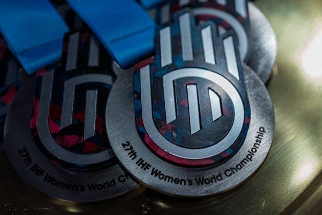 Handball, Womens World Championship, semi-final France Germany silver medal 27th IHF Women™s World Championship, medal Rotterdam Ahoy Netherlands